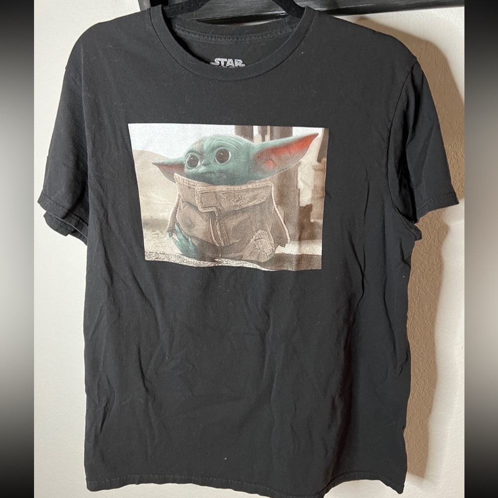 Star Wars Baby Yoda Graphic T-Shirt - Large